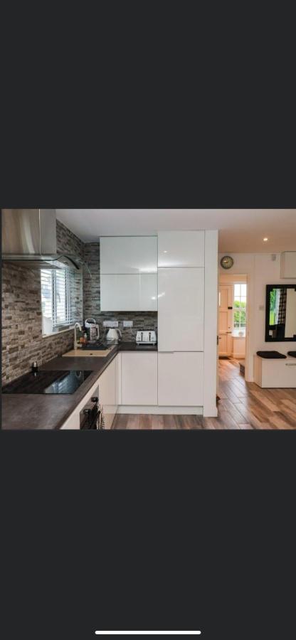 20 Holiday Cottage, East End 巴利巴宁 外观 照片